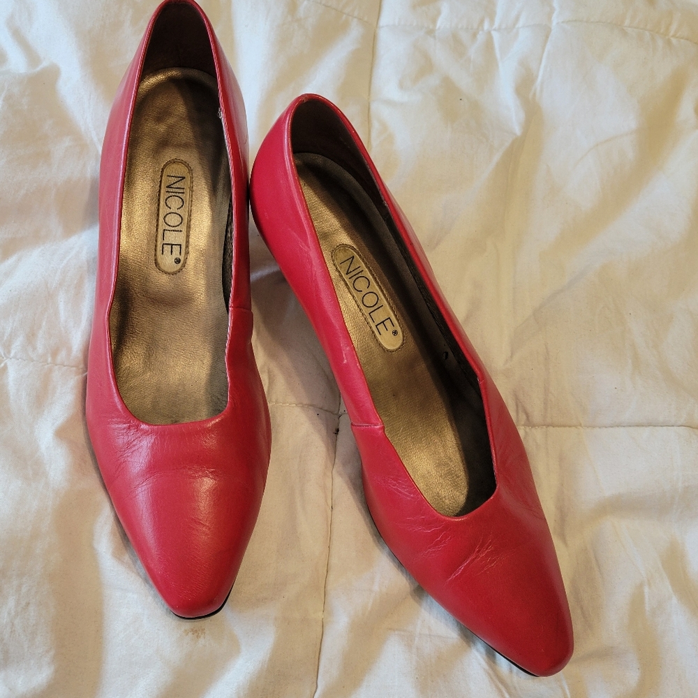 Nicole vintage Womens Red leather classic 2 inch heels Pumps Size 7M - Picture 4 of 16
